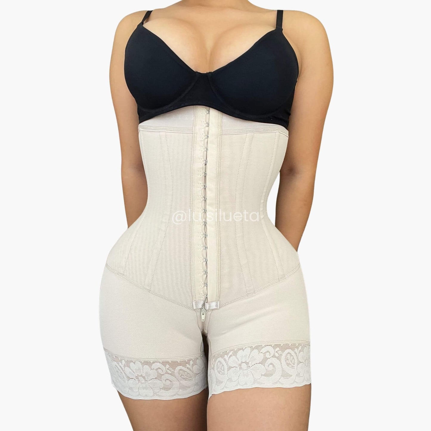 Faja Strapless cachetera con varillas, levanta cola, 4 niveles de ajustes.