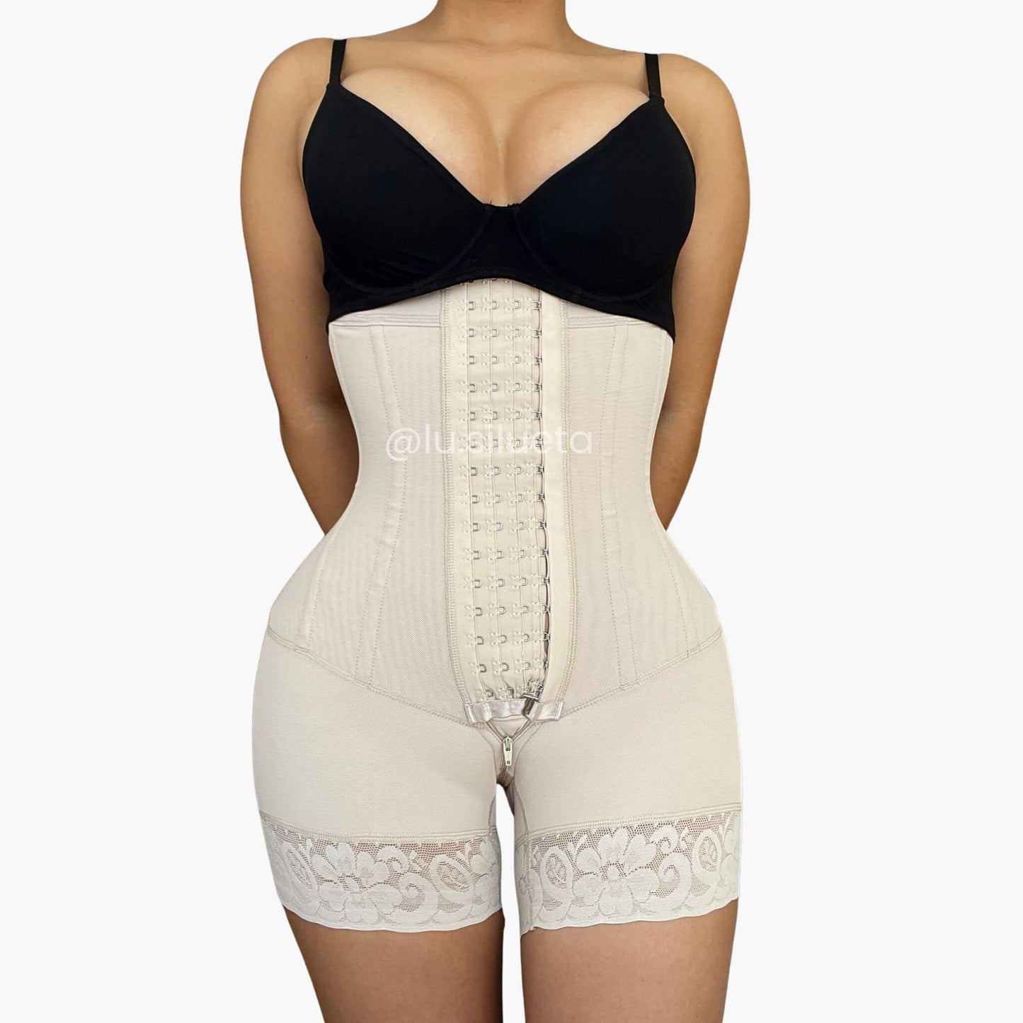 Faja Strapless cachetera con varillas, levanta cola, 4 niveles de ajustes.