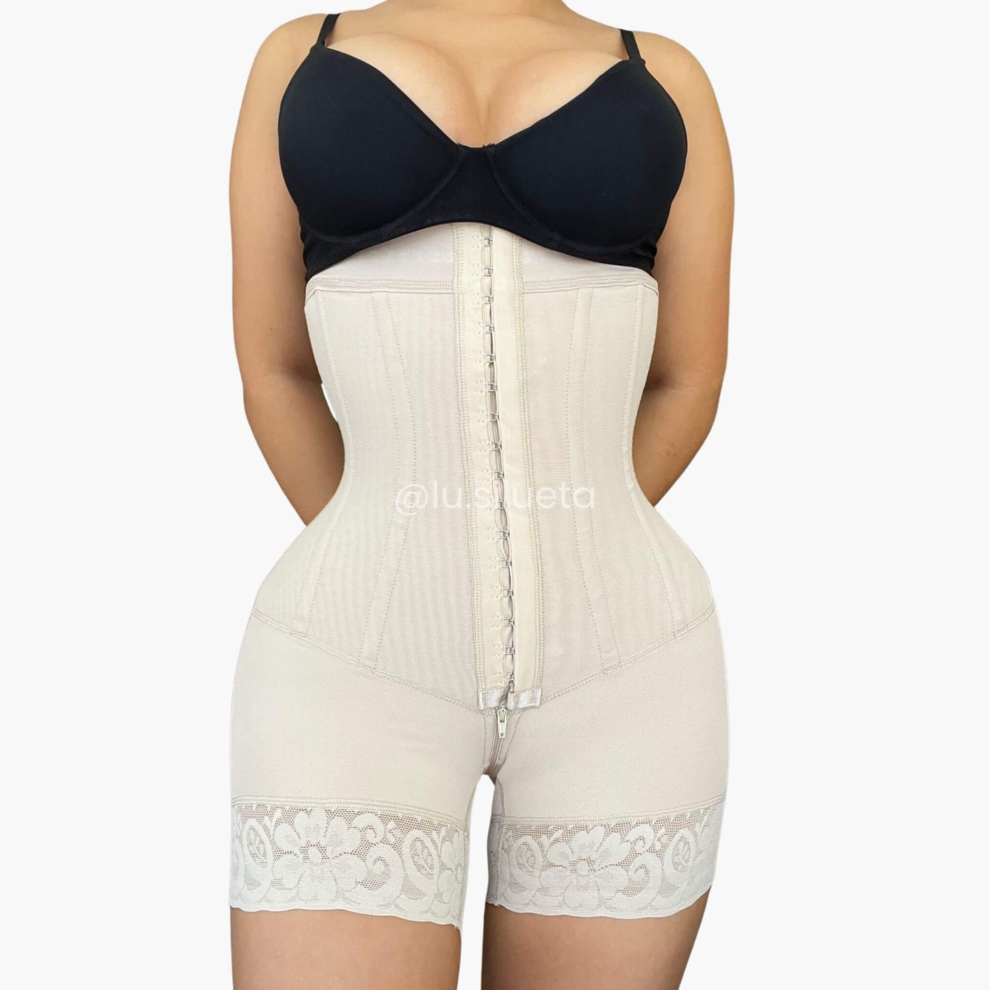 Faja Strapless cachetera con varillas, levanta cola, 4 niveles de ajustes.