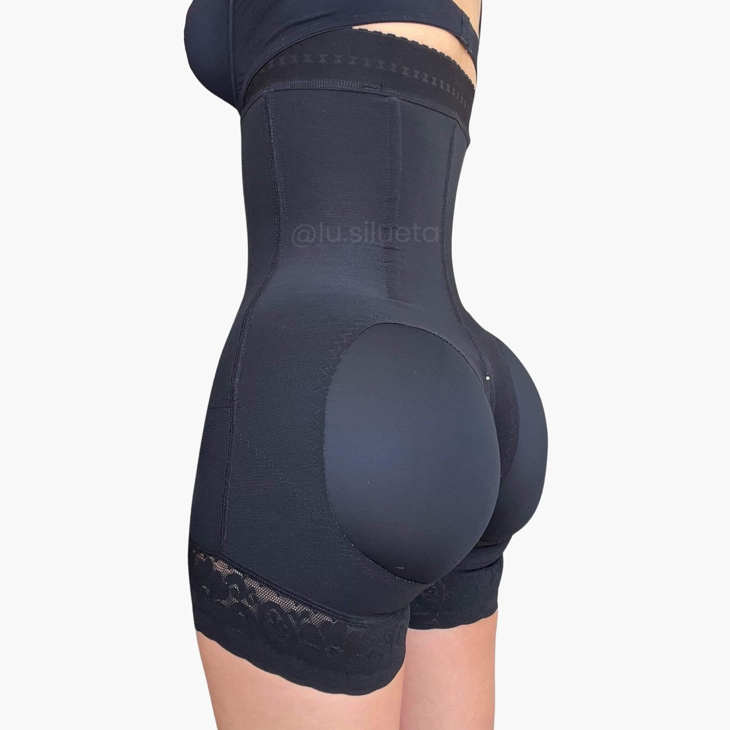 Faja Strapless cachetera con varillas, levanta cola, 4 niveles de ajustes.
