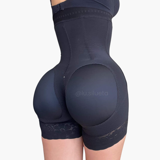Faja Strapless cachetera con varillas, levanta cola, 4 niveles de ajustes.