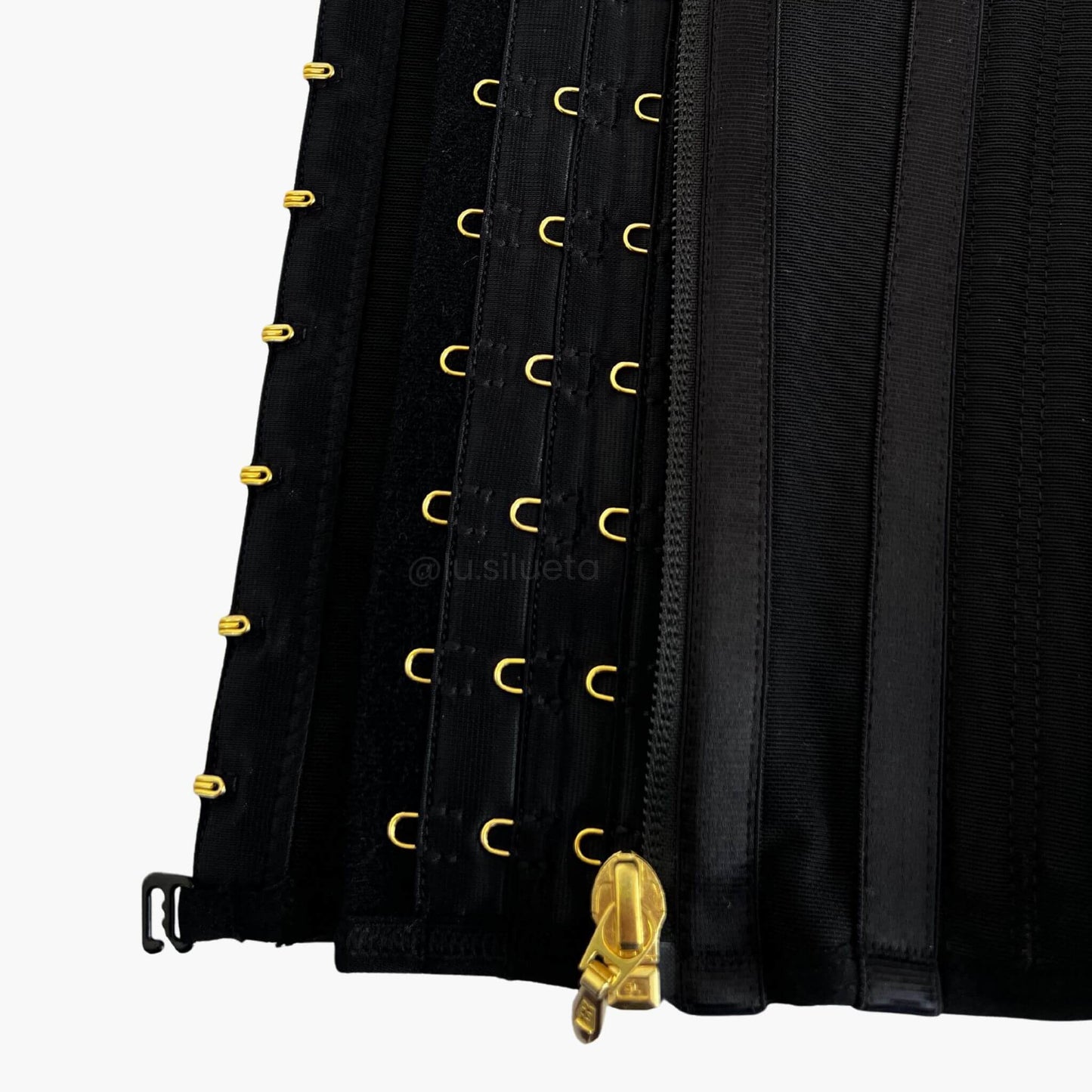 BROCHES Y CREMALLRA DORADA, ESTILO LUXURY PARA NUESTRA LINEA SILUETA EXTREMA