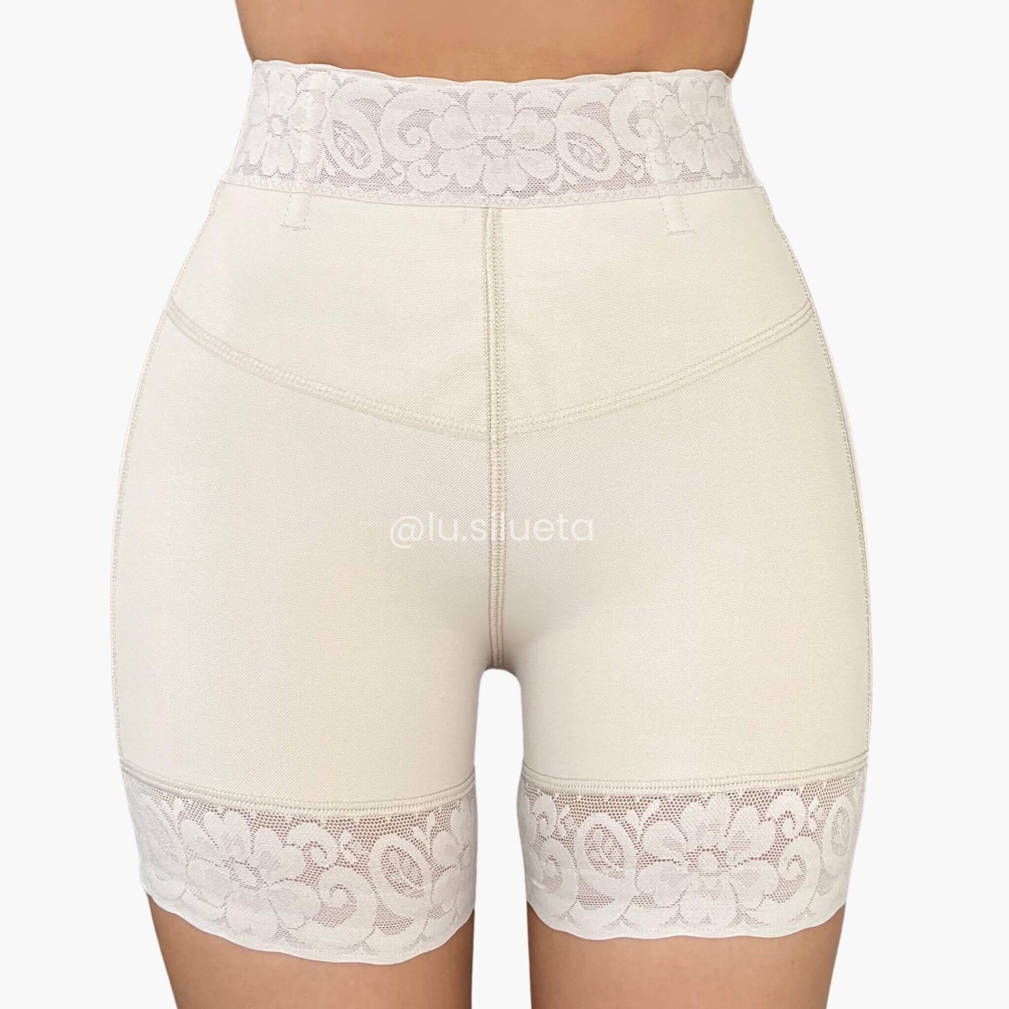 Short modelador corto estructura con costuras media compresión