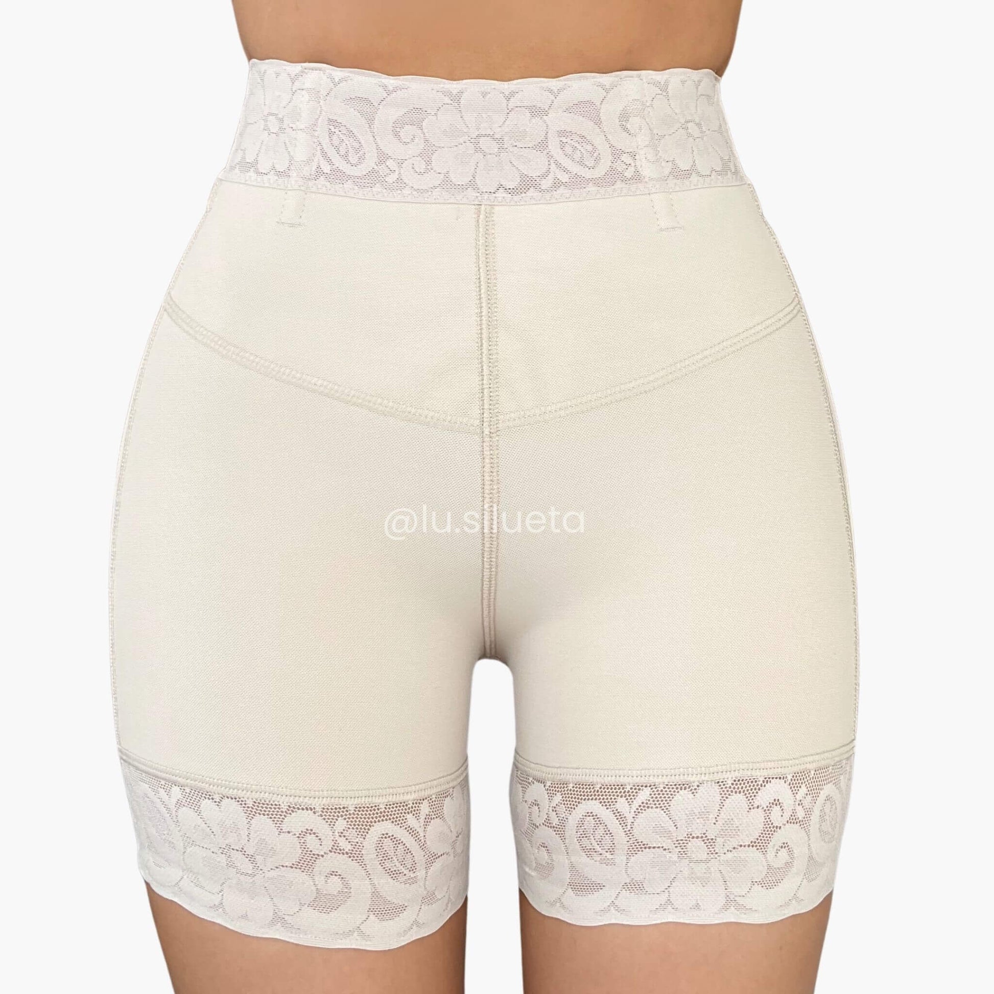 Short modelador corto estructura con costuras media compresión